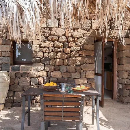 Vila Tenuta Dammuso Soledad Scauri (Sicily)