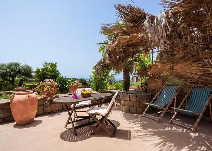 Villa Tenuta Dammuso Soledad Scauri (Sicily)